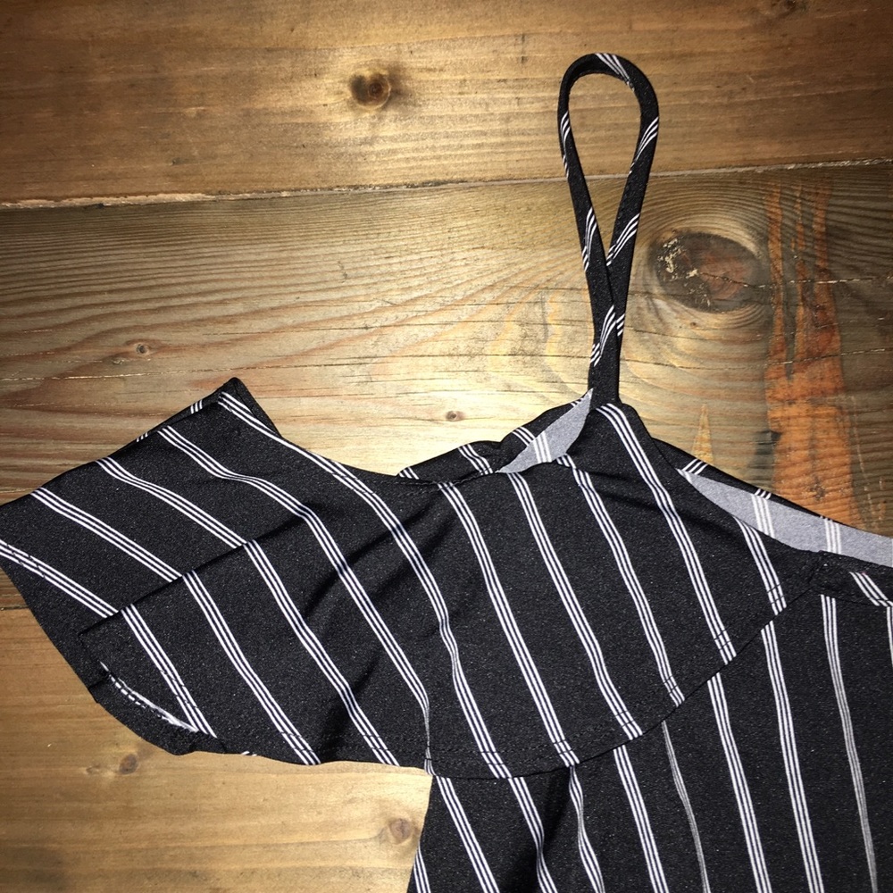Cold shoulder top - Picture 3 of 5